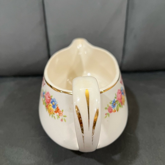Vintage Homer Laughlin Gravy Boat - Brittany Maroon Floral w/ Gold Trim - B1315 - Picture 8 of 8